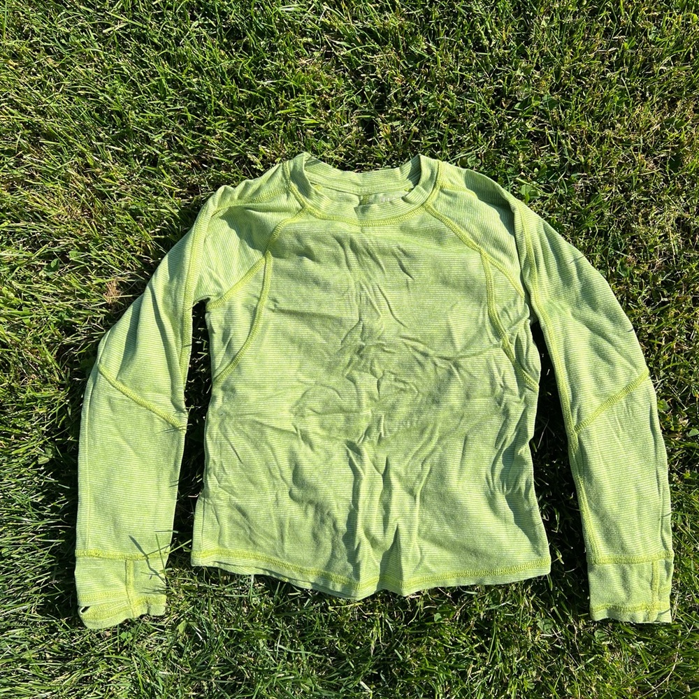 Athletic long sleeve with thumb holes